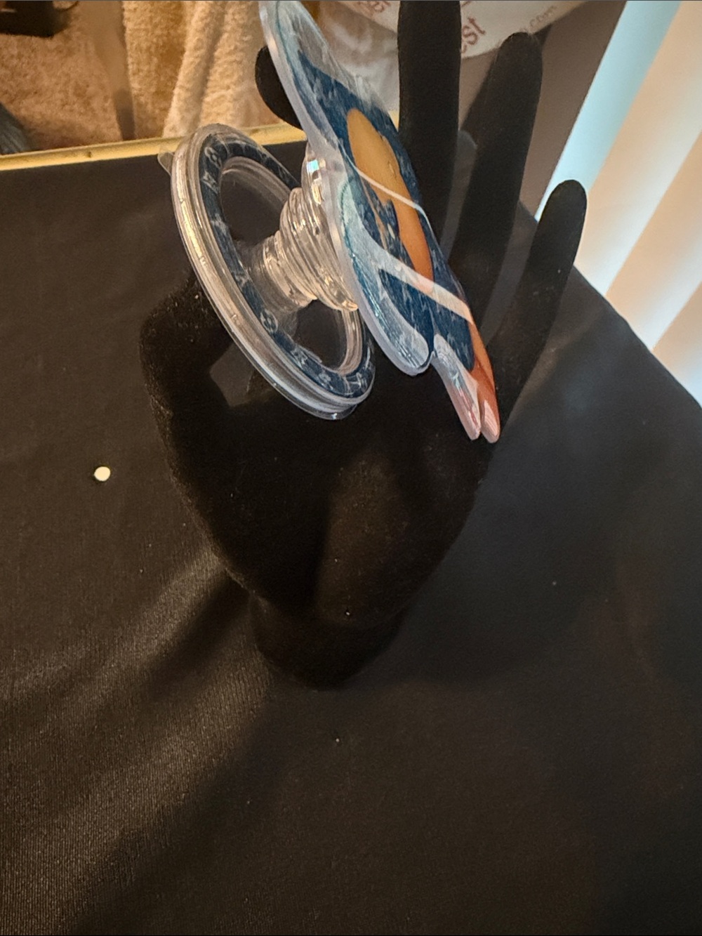 Magnetic cellphone popper